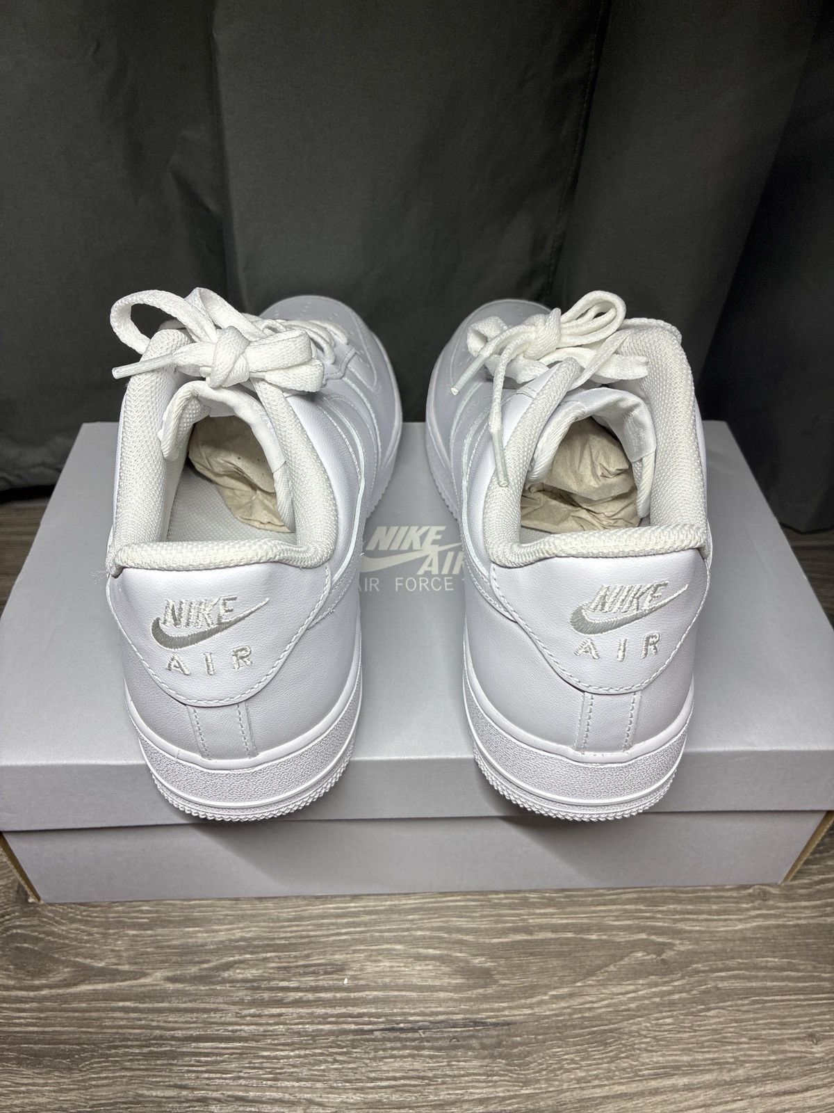 Nike WHITE AIRFORCES Size US 9 / EU 42 - 2 Thumbnail