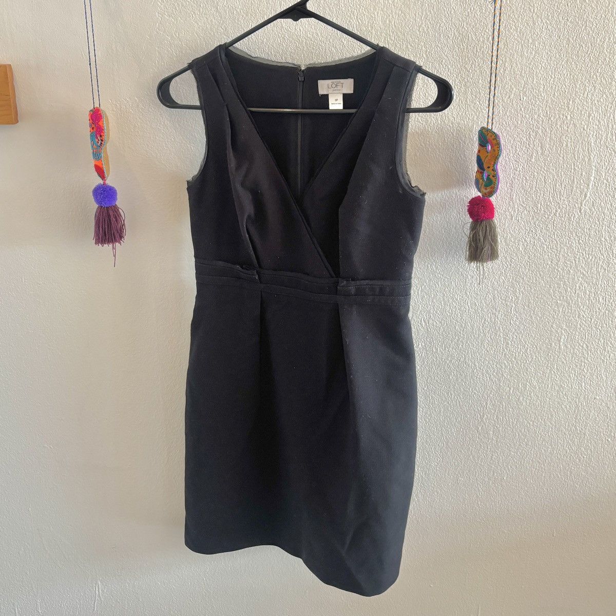 Ann Taylor LOFT Black Sheath Mini Dress V-Neck Sleeveless 0P Size XS / US 0-2 / IT 36-38 - 1 Thumbnail