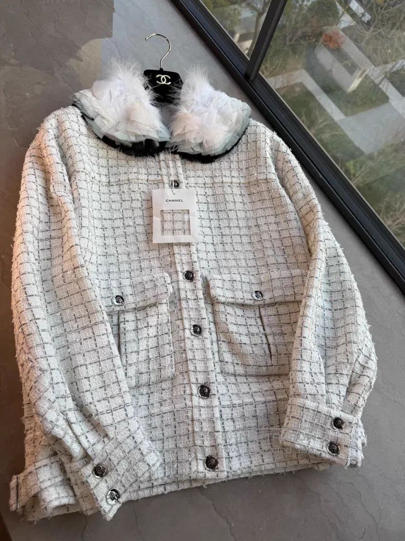 Chanel Chanel Feather collar jacket Size XS / US 0-2 / IT 36-38 - 1 Thumbnail