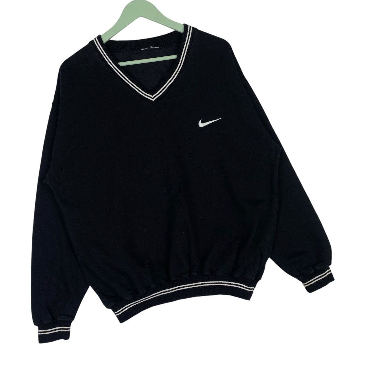 Nike Nike Embroidery Logo Sweatshirt V Neck Pullover Jumper Size US L / EU 52-54 / 3 - 4 Thumbnail