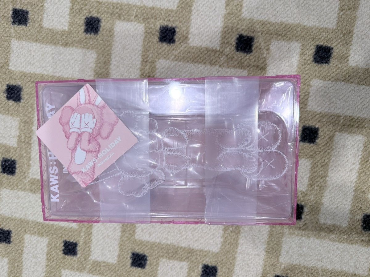 Kaws Kaws : Holiday Indonesia Size ONE SIZE - 2 Thumbnail