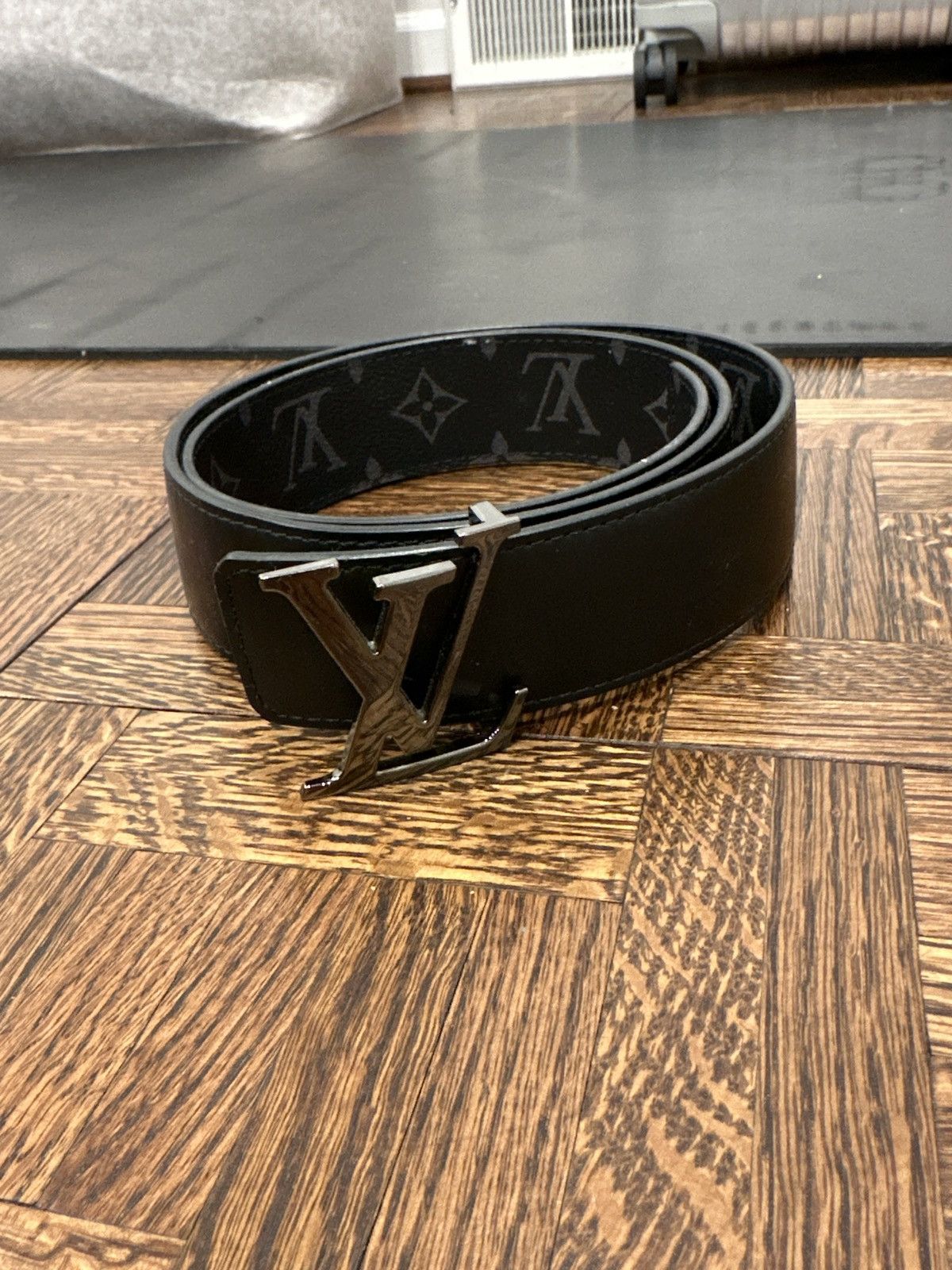 Reversible Louis Vuitton belt (size 85/34) . Practically brand new. LV/black louis vuitton reversible belt | eBay main image 2