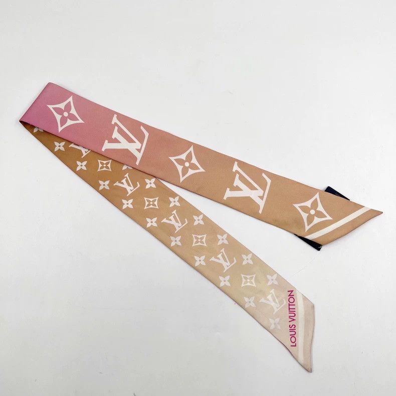 Louis Vuitton Louis Vuitton Cherry Pollen Gradient Scarf Size ONE SIZE - 3 Thumbnail