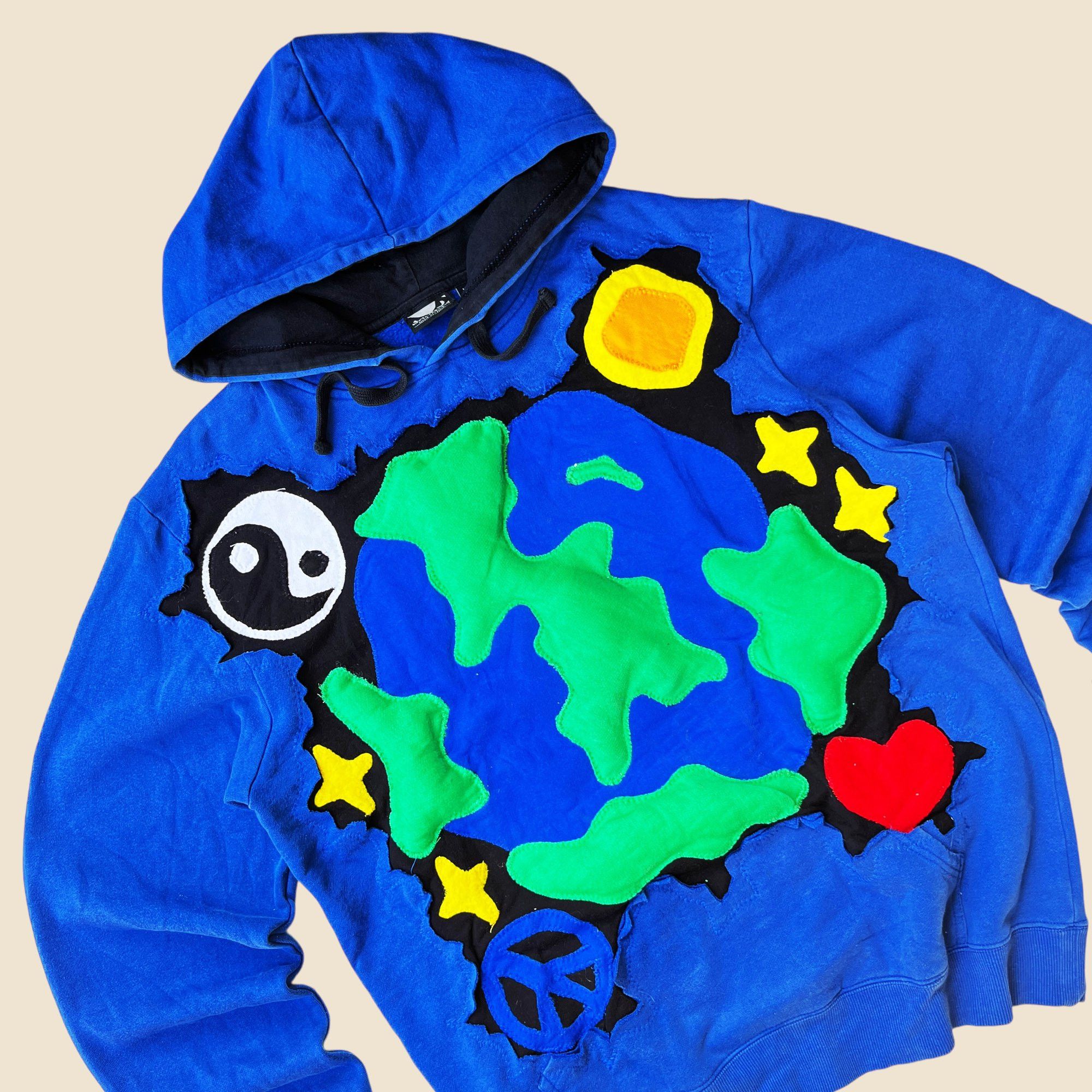 Handmade × Japanese Brand 1 OF 1 REWORKED 3D PUFF EARTH BLUE HOODIE SIZE L Size US L / EU 52-54 / 3 - 2 Thumbnail