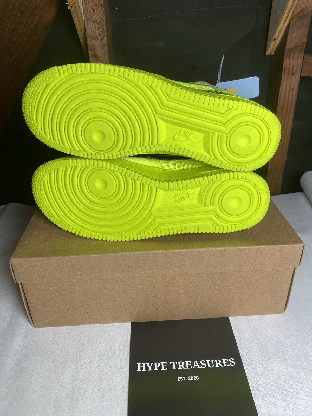 Nike Size 10.5 - Nike Air Force 1 Low Off-White Volt (2018) VNDS Size US 11 / EU 44 - 6 Thumbnail