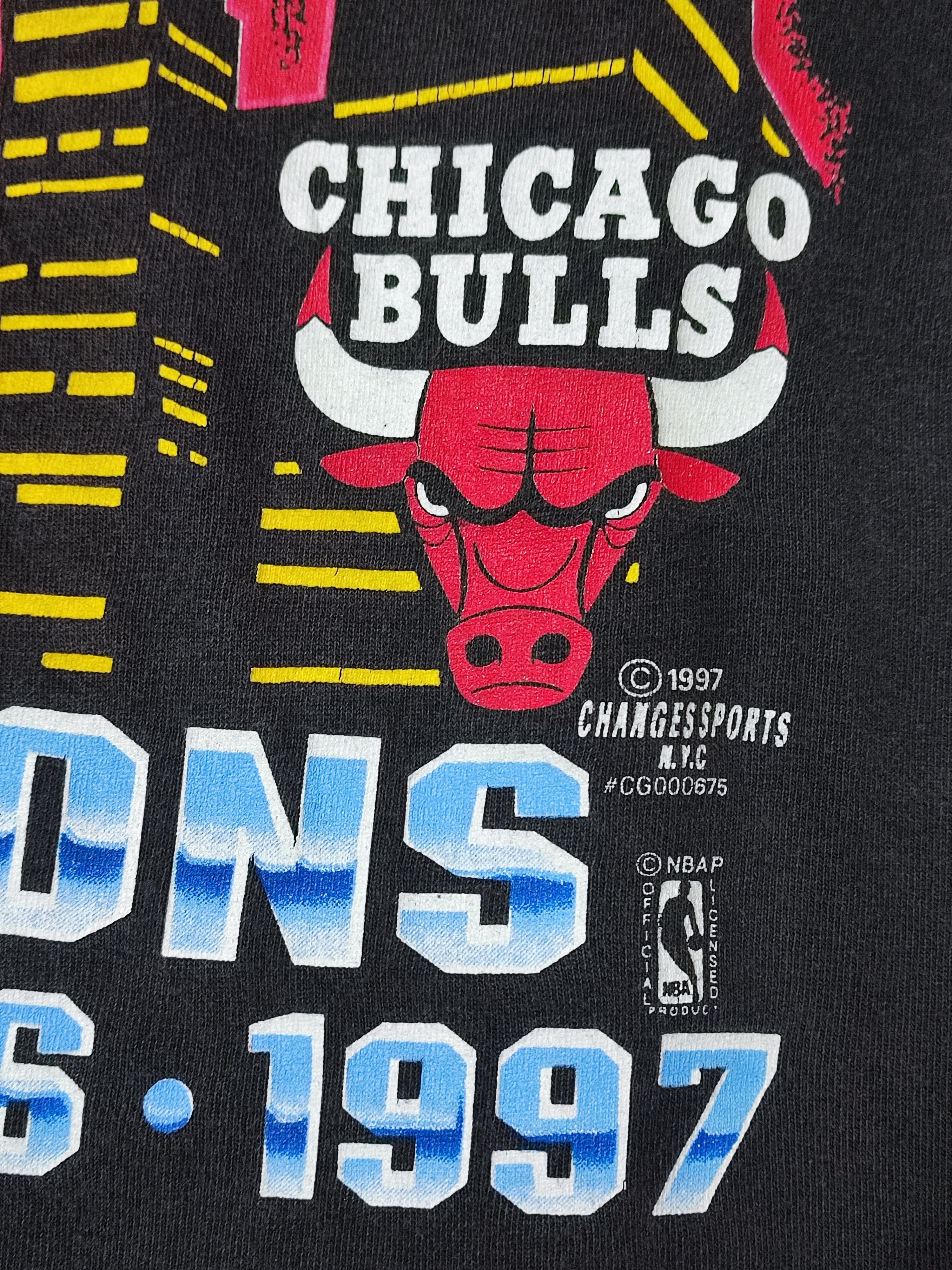 NBA × Vintage Crazy Distressed T-Shirt Vintage 90's Chicago Bulls Size US XL / EU 56 / 4 - 3 Thumbnail