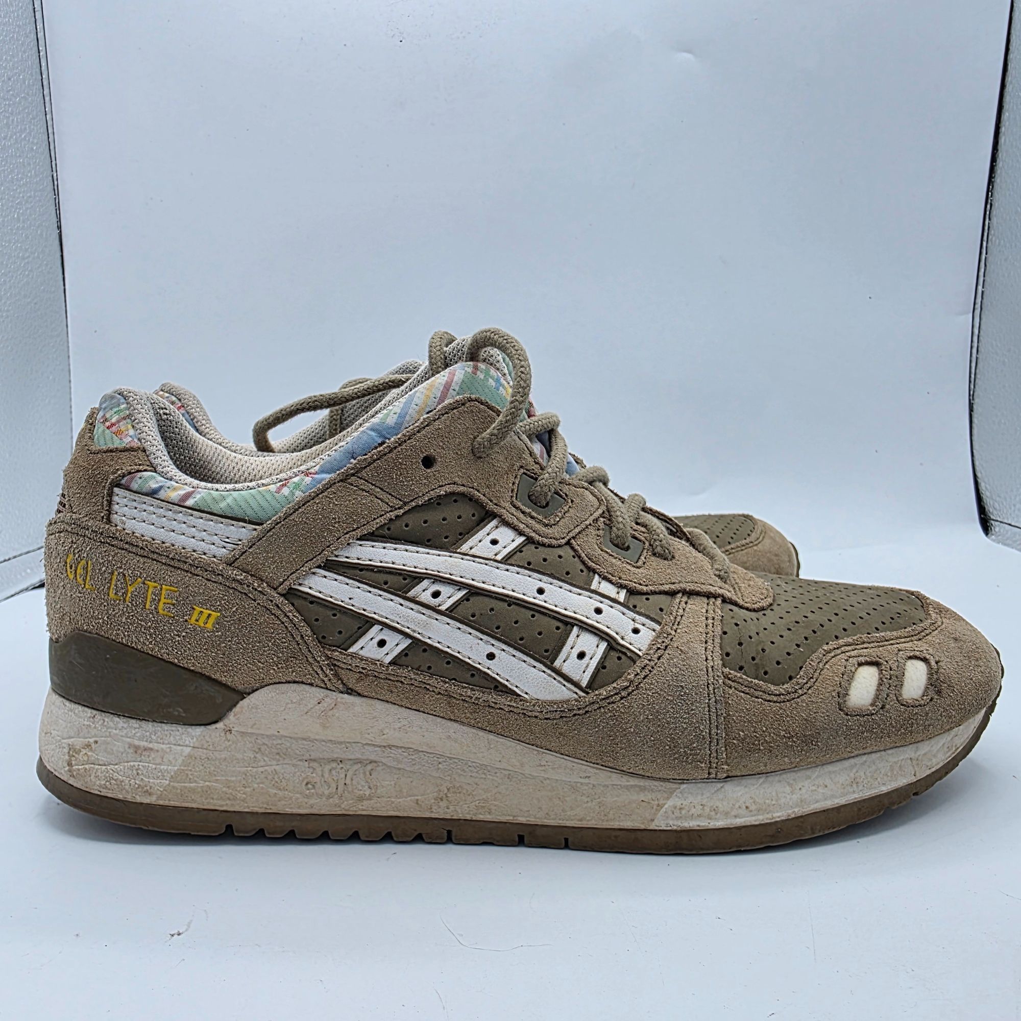 Asics Asics Gel Lyte III Womens Size 7 Light Olive White Sneaker S Size US 7 / IT 37 - 12 Thumbnail