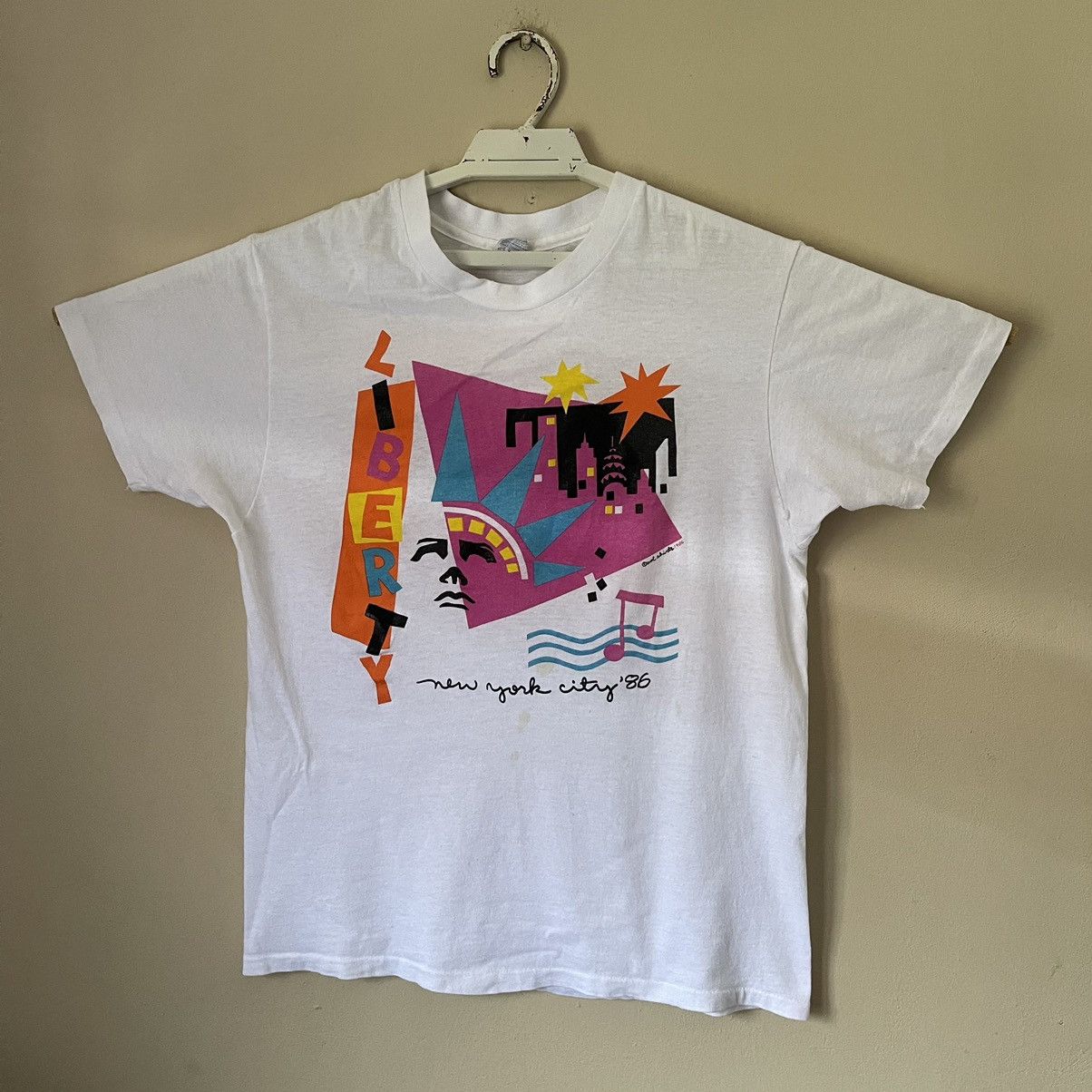 Other Vintage 1986 Liberty New York City Graphic T-shirt Large Size US L / EU 52-54 / 3 - 1 Thumbnail