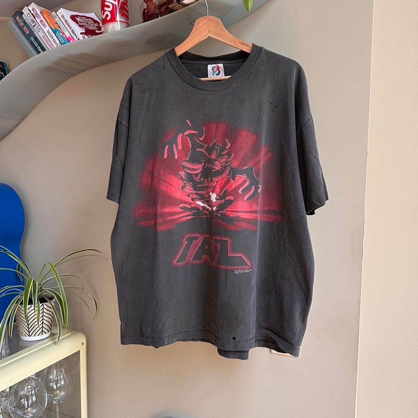 Vintage Vintage Looney Tunes Tasmanian Devil Shirt Fits XL Size US XL / EU 56 / 4 - 1 Thumbnail