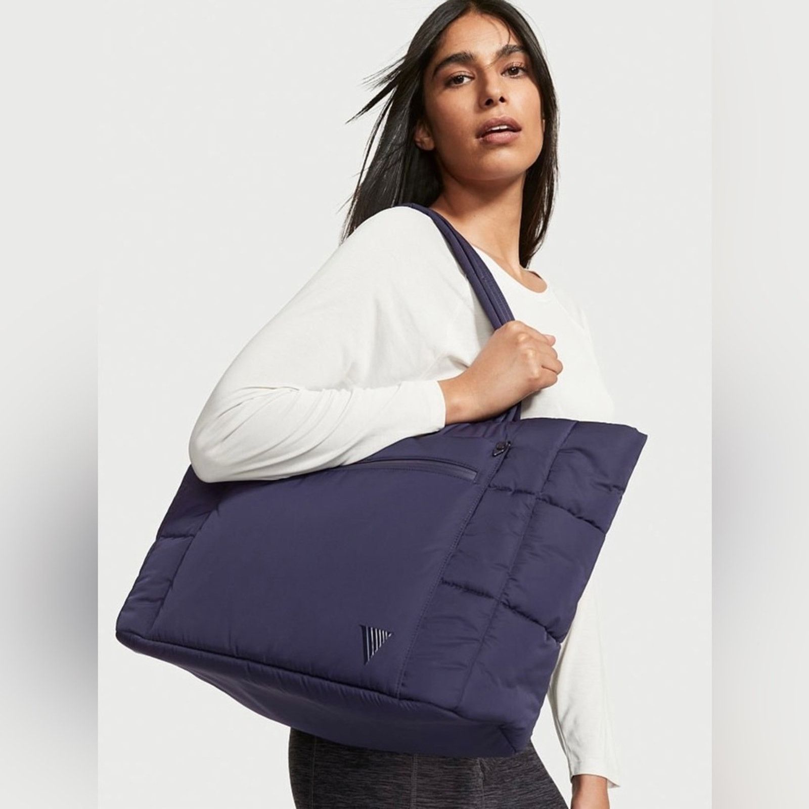 Victoria's Secret 🎉LAST PIECE🎉Victoria Secret Live on point‎ Puffer tote Size ONE SIZE - 4 Thumbnail