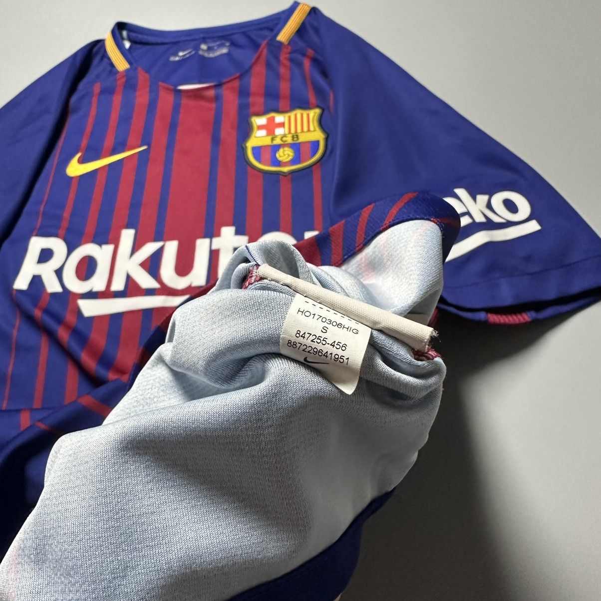 Nike BARCELONA NIKE 2017/2018 FOOTBALL HOME JERSEY #10 MESSI Size US S / EU 44-46 / 1 - 11 Thumbnail