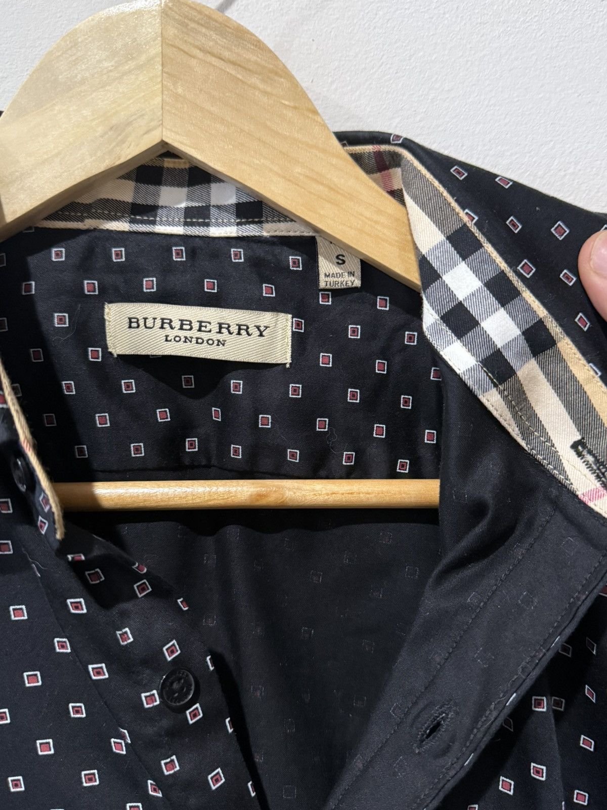 Burberry Vintage Burberry Button Up Tee Black and Red Size US S / EU 44-46 / 1 - 4 Thumbnail