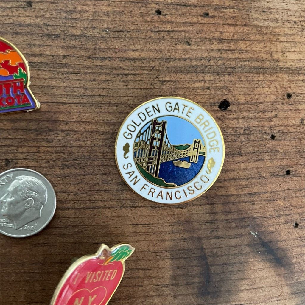 Vintage 5 Vintage Travel Tourist Pins Buttons Enamel Maine NYC San F Size ONE SIZE - 2 Thumbnail