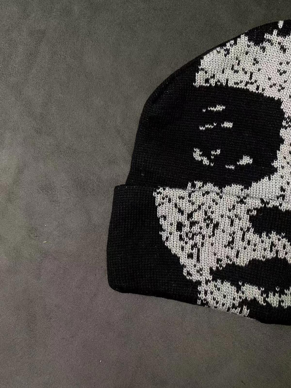 Japanese Brand Rare Black & White Graphic Face Knit Beanie OS Size ONE SIZE - 2 Thumbnail