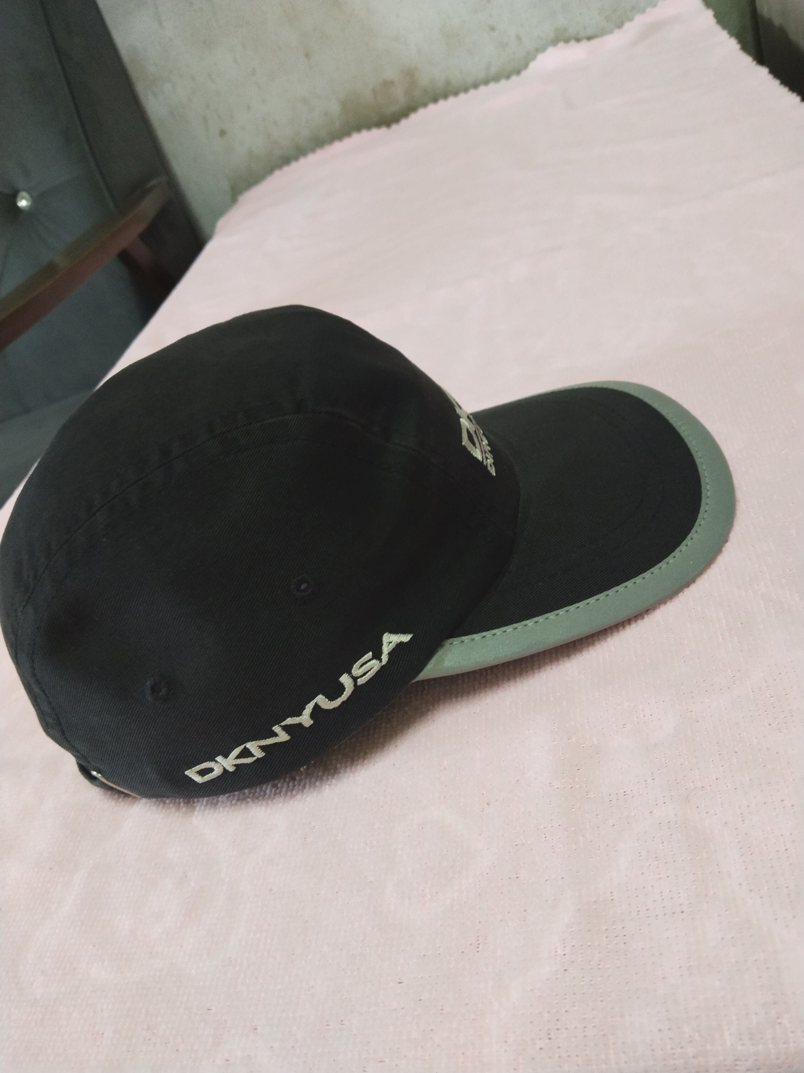 DKNY RARE 3 PANEL DKNY DIRECTIONAL USA CAP HAT Size ONE SIZE - 4 Thumbnail