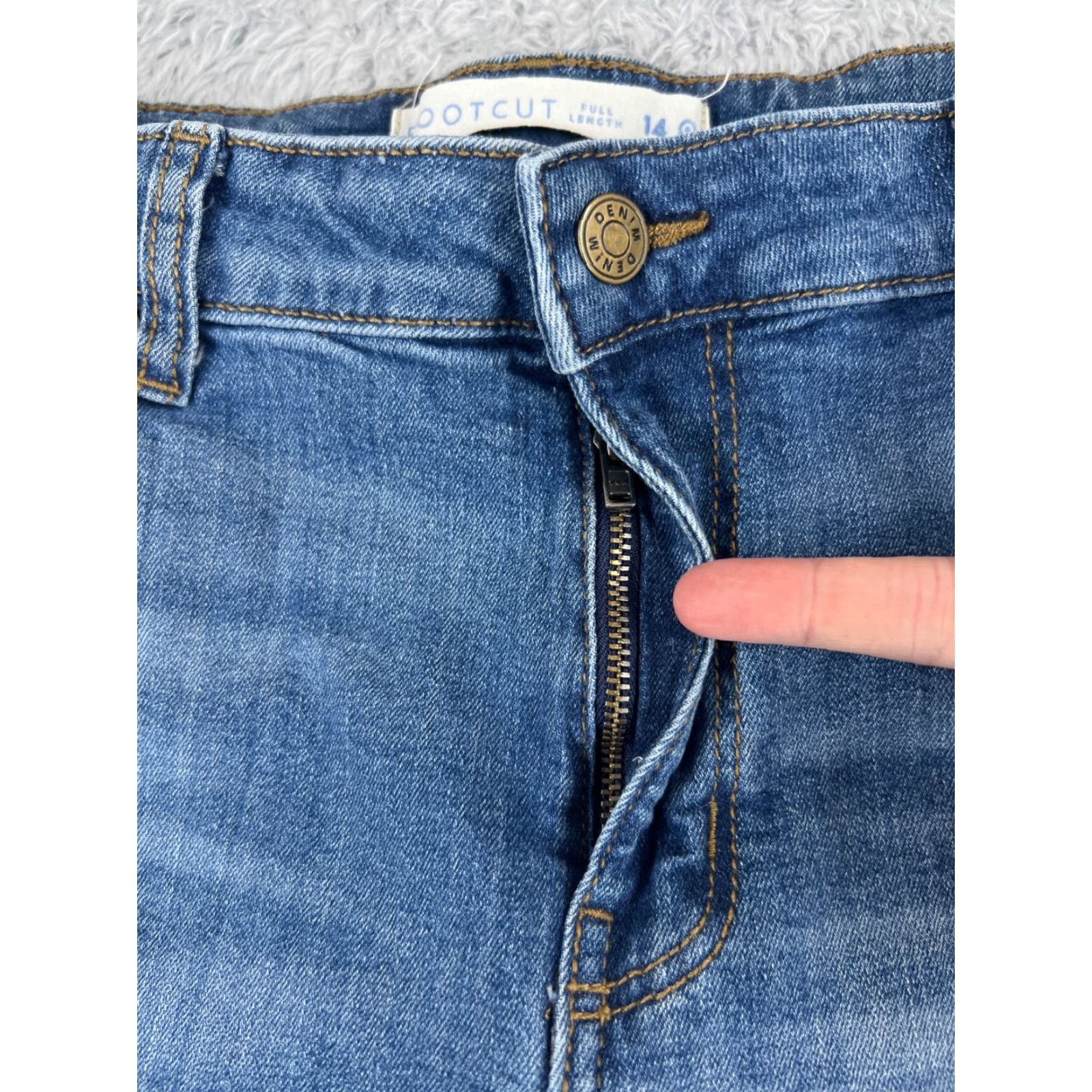 Vintage Den!m Jeans Womens 30x29 Blue Denim 5-Pocket Design Mid Rise Bootcut Distressed Regular Flat Front Cotton Blend Size 36" / US 14 / IT 50 - 5 Thumbnail