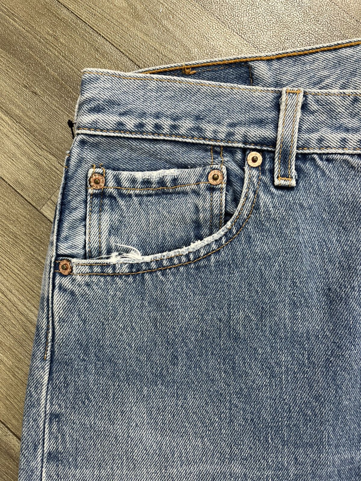 Levi's Vintage Clothing 🇺🇸1990s Vintage Levis 501 33x32 Straight Leg Light Blue Jeans Size US 32 / EU 48 - 7 Thumbnail