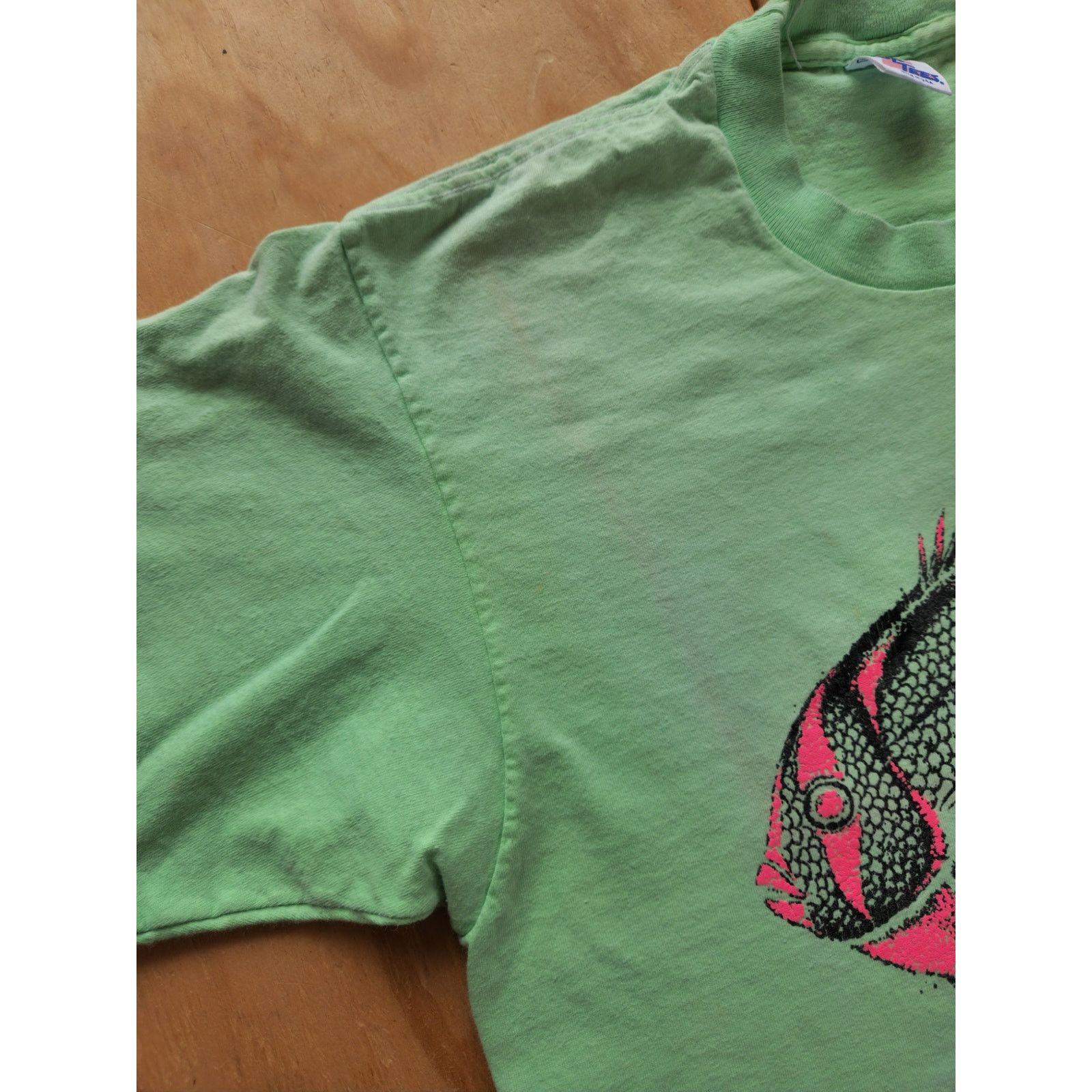 Vintage Vintage San Diego Fish Art Neon Single Stitch Shirt Faded XL Size US XL / EU 56 / 4 - 10 Thumbnail