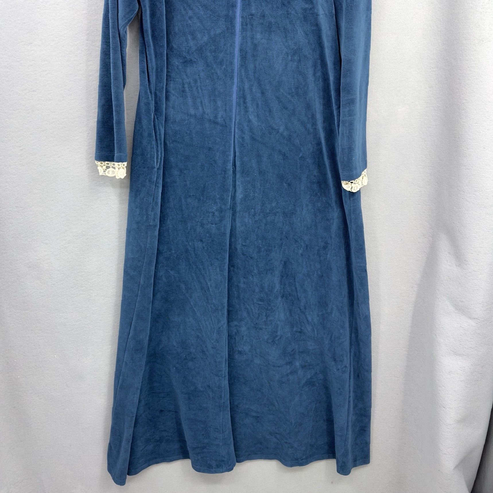 Velour VINTAGE Saybury Robe Kaftan Womens M Blue 90s Classic Santa Barbara Lace Cottagecore Velour Zip Zipper Handcrafted N/A? Size ONE SIZE - 3 Thumbnail