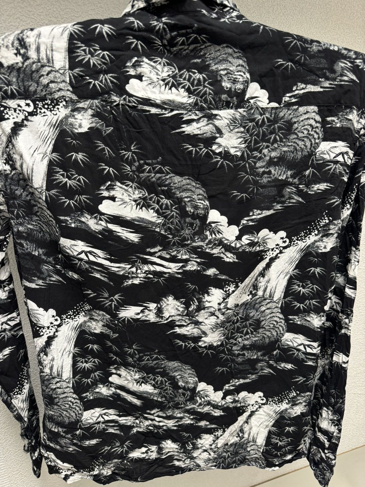 Allsaints Allsaints fullprint longsleeve t-shirt black S Japanese bran Size US S / EU 44-46 / 1 - 9 Thumbnail