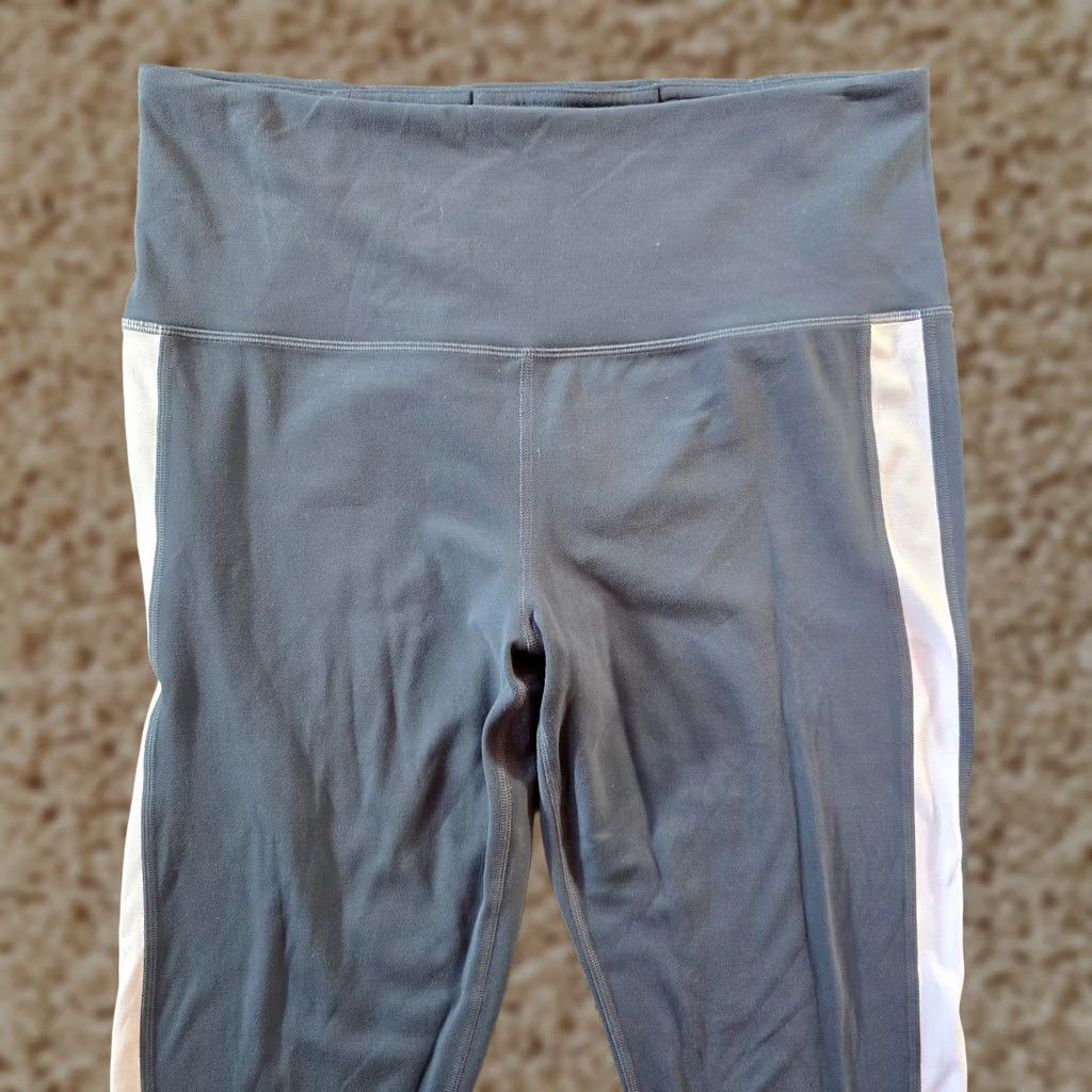 Athleta Athleta Pants Womens Large Gray Striped Elation 7/8 Cropped Stretch Athletic Pants Size 36" / US 14 / IT 50 - 1 Thumbnail