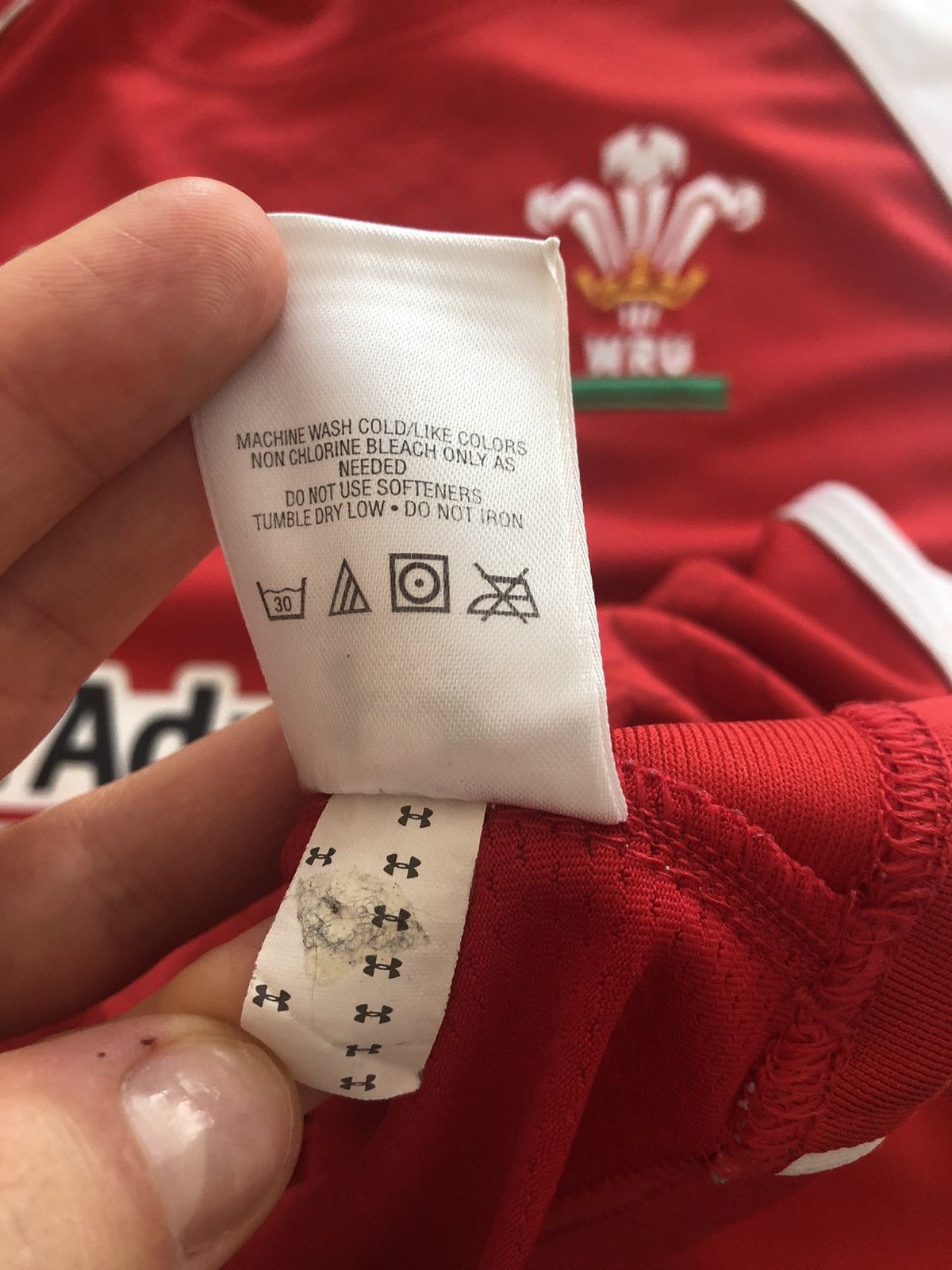 Under Armour VINTAGE WALES RUGBY UNDER ARMOUR JERSEY SHIRT Size US XL / EU 56 / 4 - 6 Thumbnail