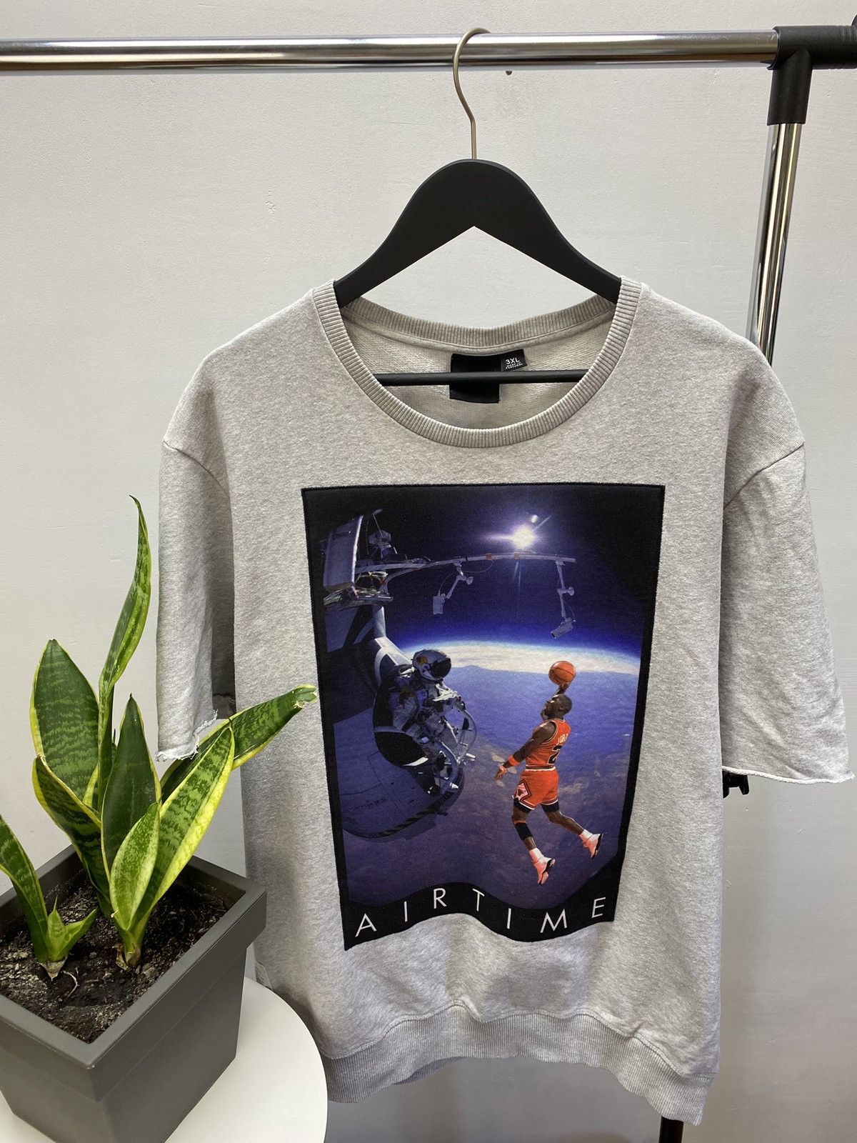 NBA Two Angel Jordan in Space NBA Basketball Sweatshirt Short SL Size US XXL / EU 58 / 5 - 5 Thumbnail