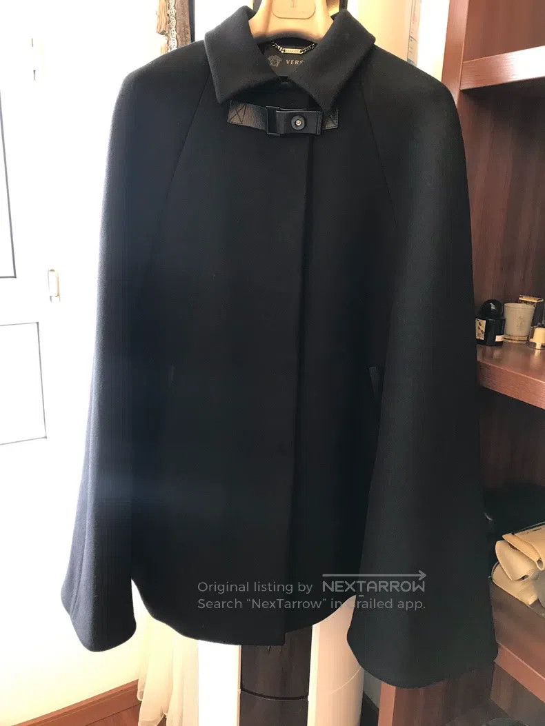 Versace Versace Women's cloak coat Size M / US 6-8 / IT 42-44 - 1 Thumbnail