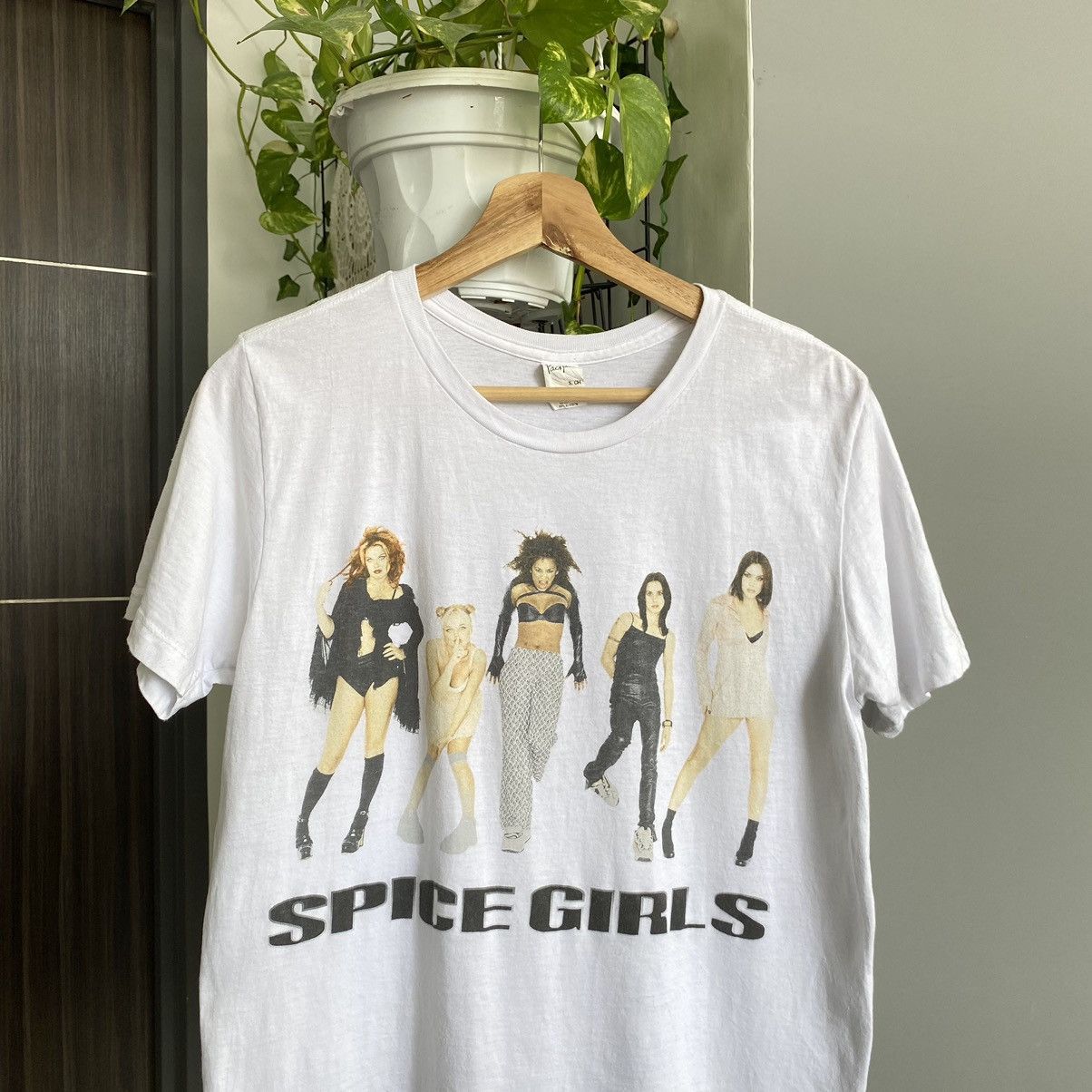 Band Tees The Spice Girls English Girl Group ERD GRUNGE THRASHED TEE Size US M / EU 48-50 / 2 - 2 Thumbnail