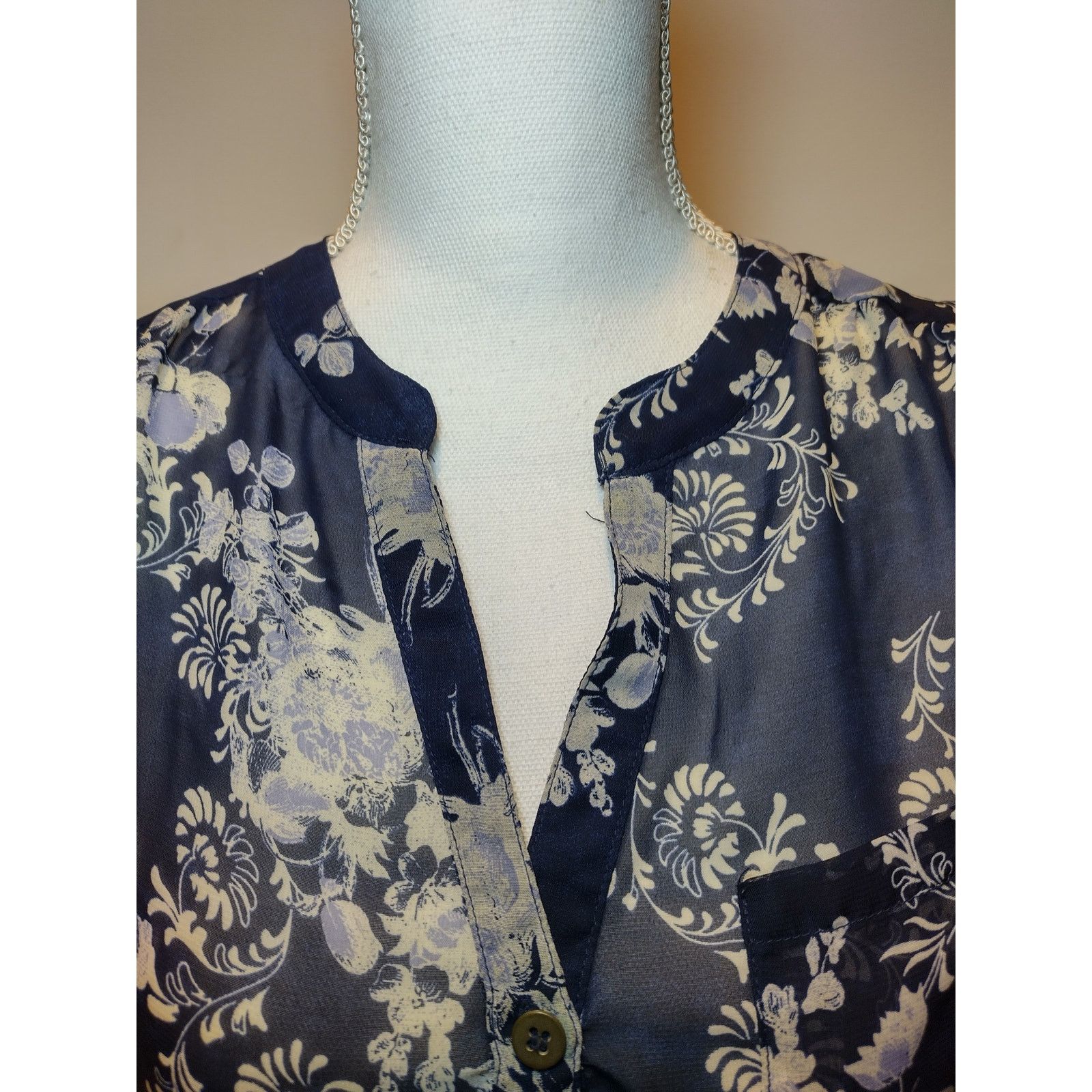 Aeropostale Aeropostale Women Floral Blouse Sleeveless Button Blue Med Size M / US 6-8 / IT 42-44 - 6 Thumbnail