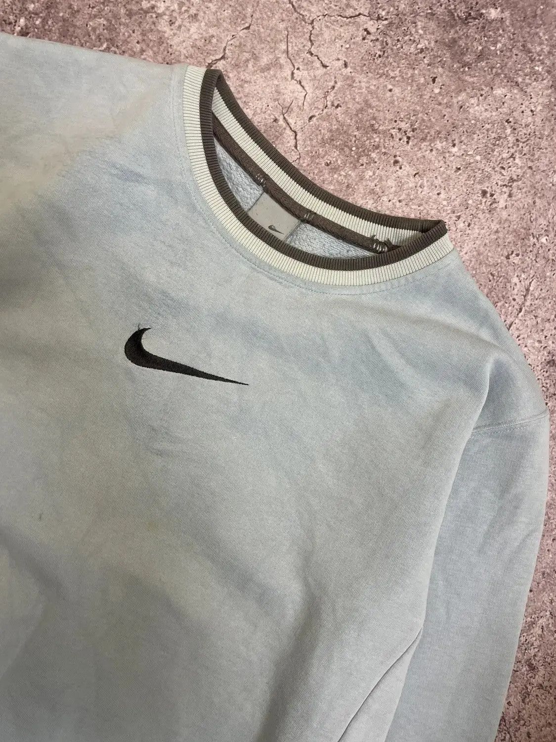 Nike NIKE VINTAGE FADED DISTRESSED CENTER LOGO SWOOSH SWEATSHIRT Size US M / EU 48-50 / 2 - 2 Thumbnail