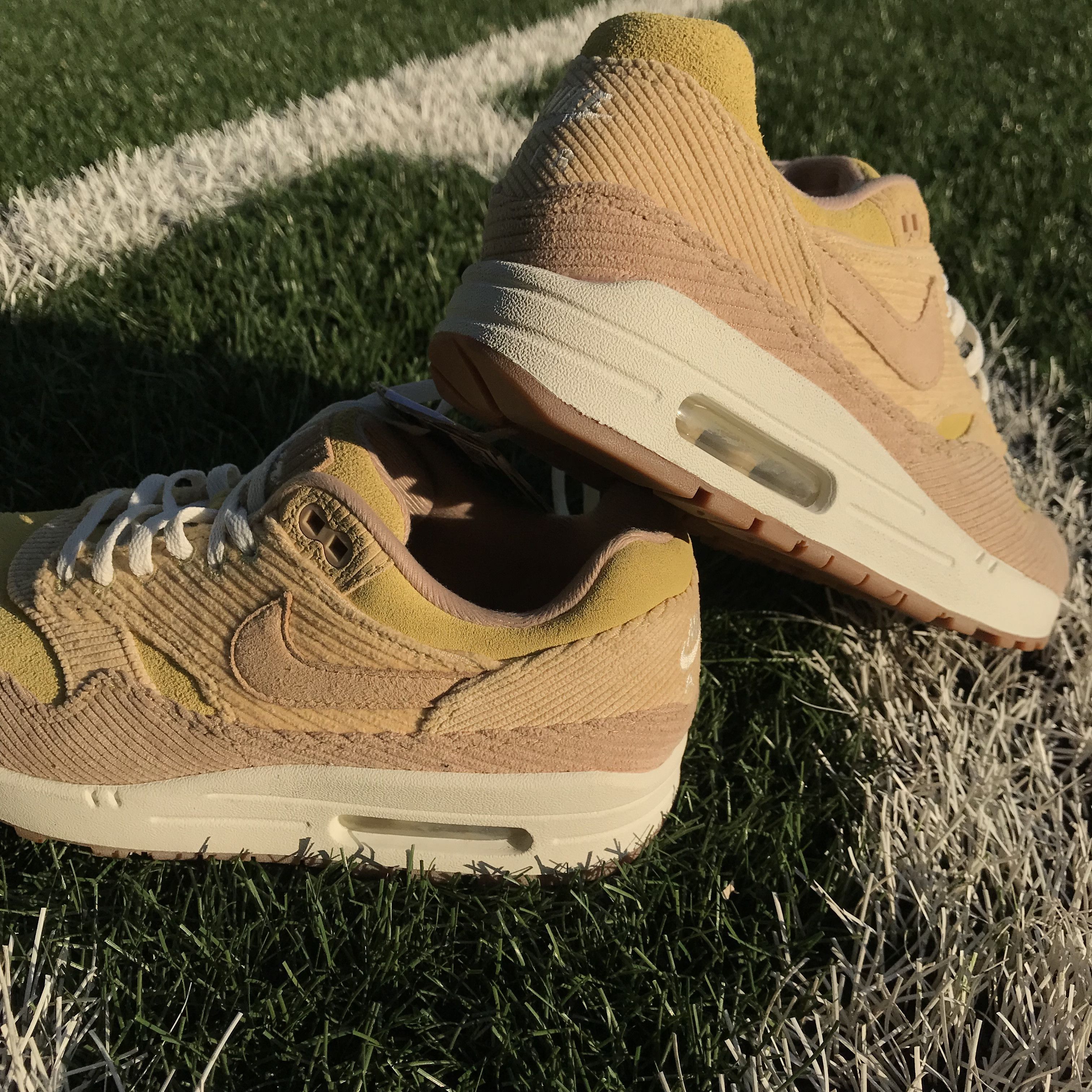 Nike Nike Air Max 1 SE Buff Gold Corduroy Bnwt Brand new size 38 Size US 5.5 / EU 38 - 11 Thumbnail