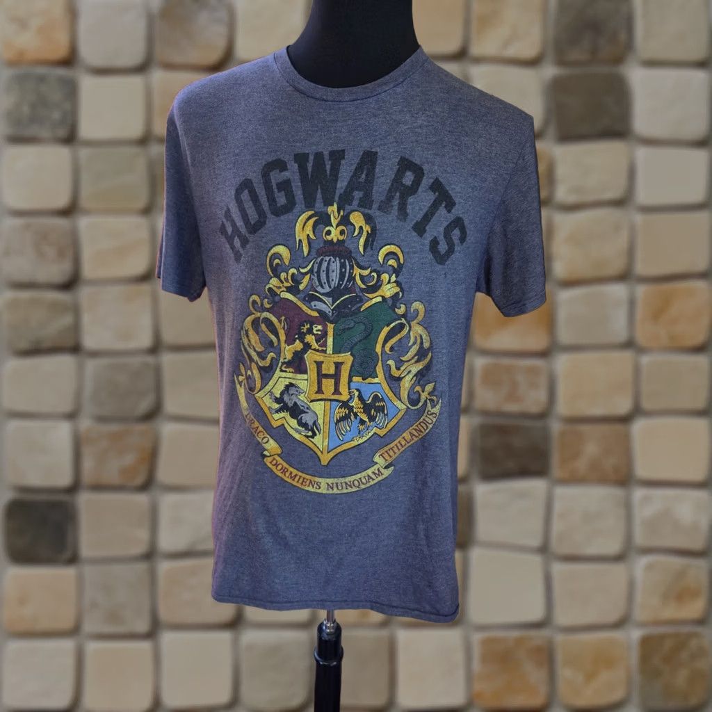 Vintage Harry Potter Hogwarts Crest Navy Heather Blue Short Sleeve T-Shirt Size L Men Size US L / EU 52-54 / 3 - 1 Thumbnail