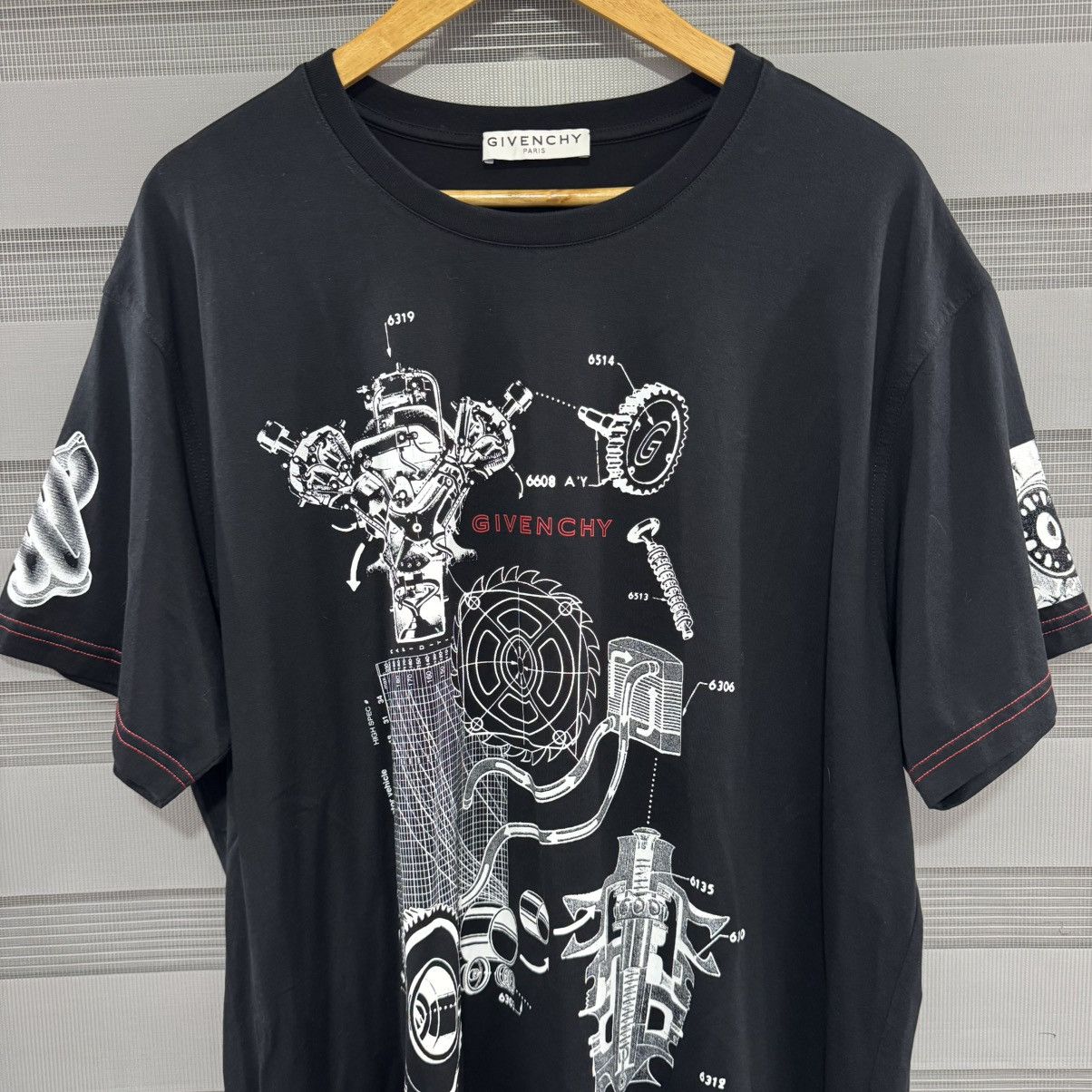 Givenchy Givenchy Black Schematics T-Shirt Size US XL / EU 56 / 4 - 2 Thumbnail