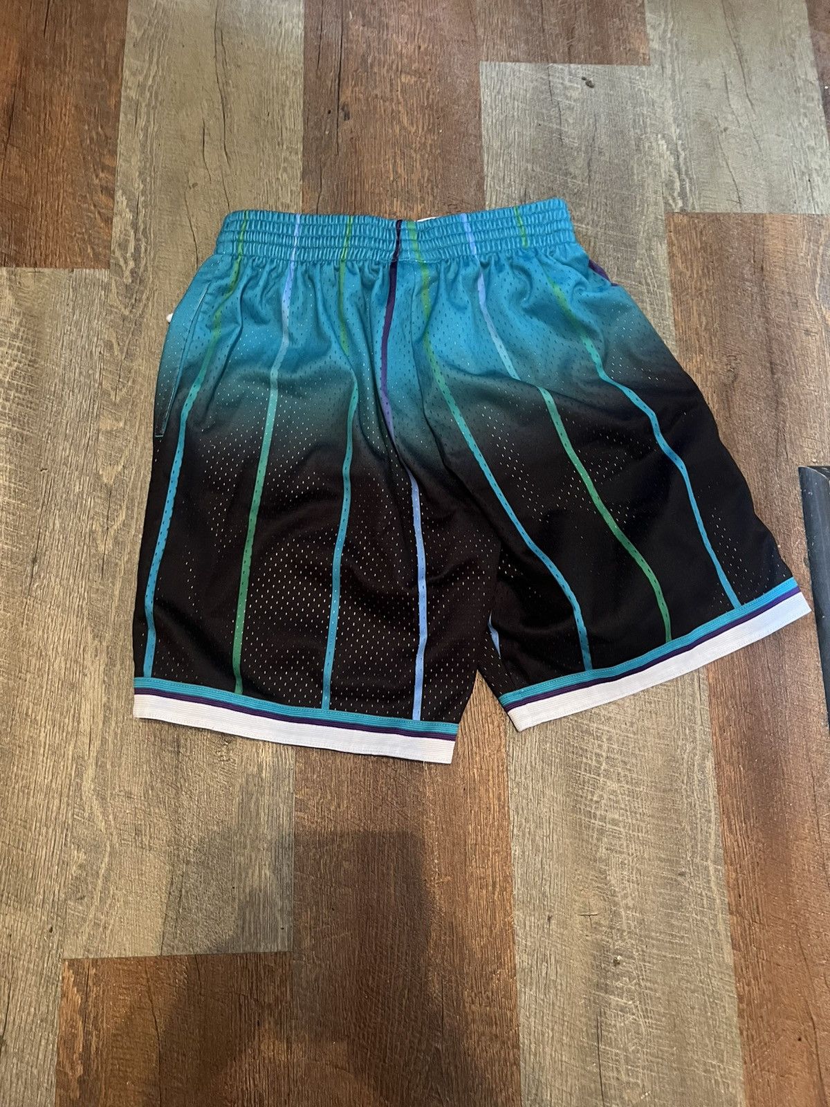 NBA NBA Mitchell Ness Charlotte Hornets Fadeaway Size US 30 / EU 46 - 2 Thumbnail