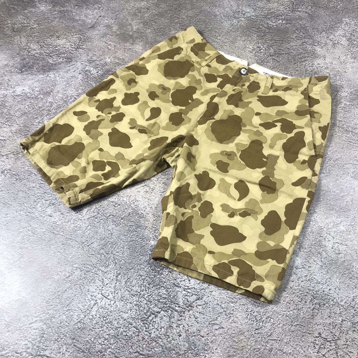 Vintage Vintage Y2K Camo Cargo Shorts Baggy Streetwear Sun Faded 30 Size US 30 / EU 46 - 1 Thumbnail