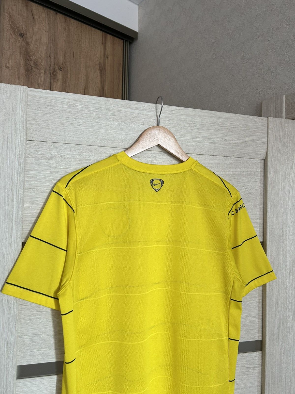 Nike Nike Barcelona original away kit for the 2008/2009 season Size US M / EU 48-50 / 2 - 10 Thumbnail