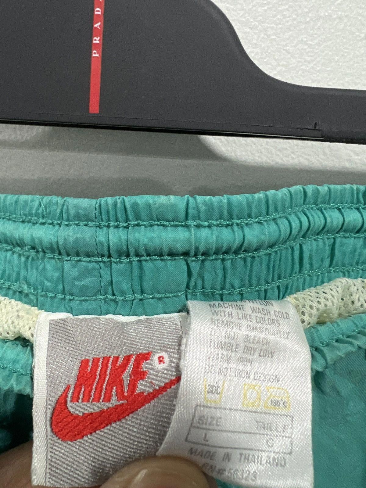 Nike Vintage Nike Shorts swoosh check Size US 34 / EU 50 - 4 Thumbnail