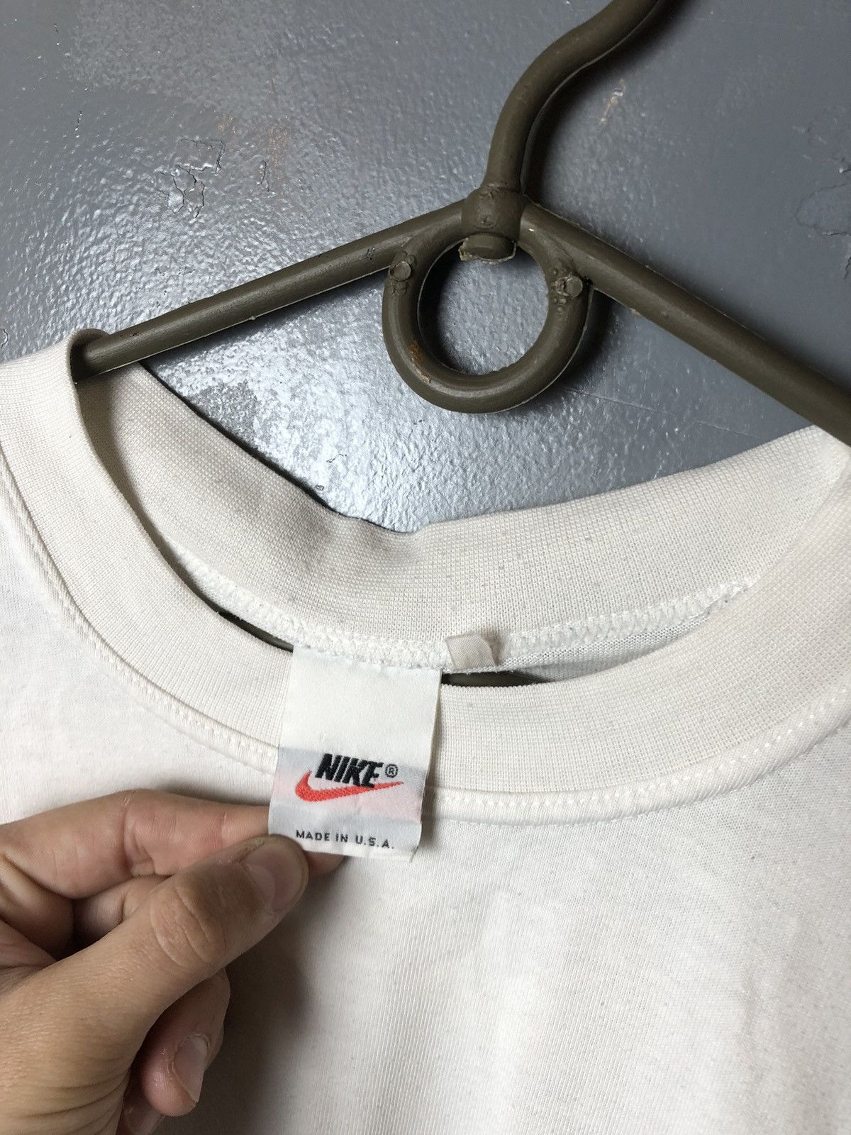 Nike Vintage men’s t-shirt Nike big logo size L Size US L / EU 52-54 / 3 - 4 Thumbnail