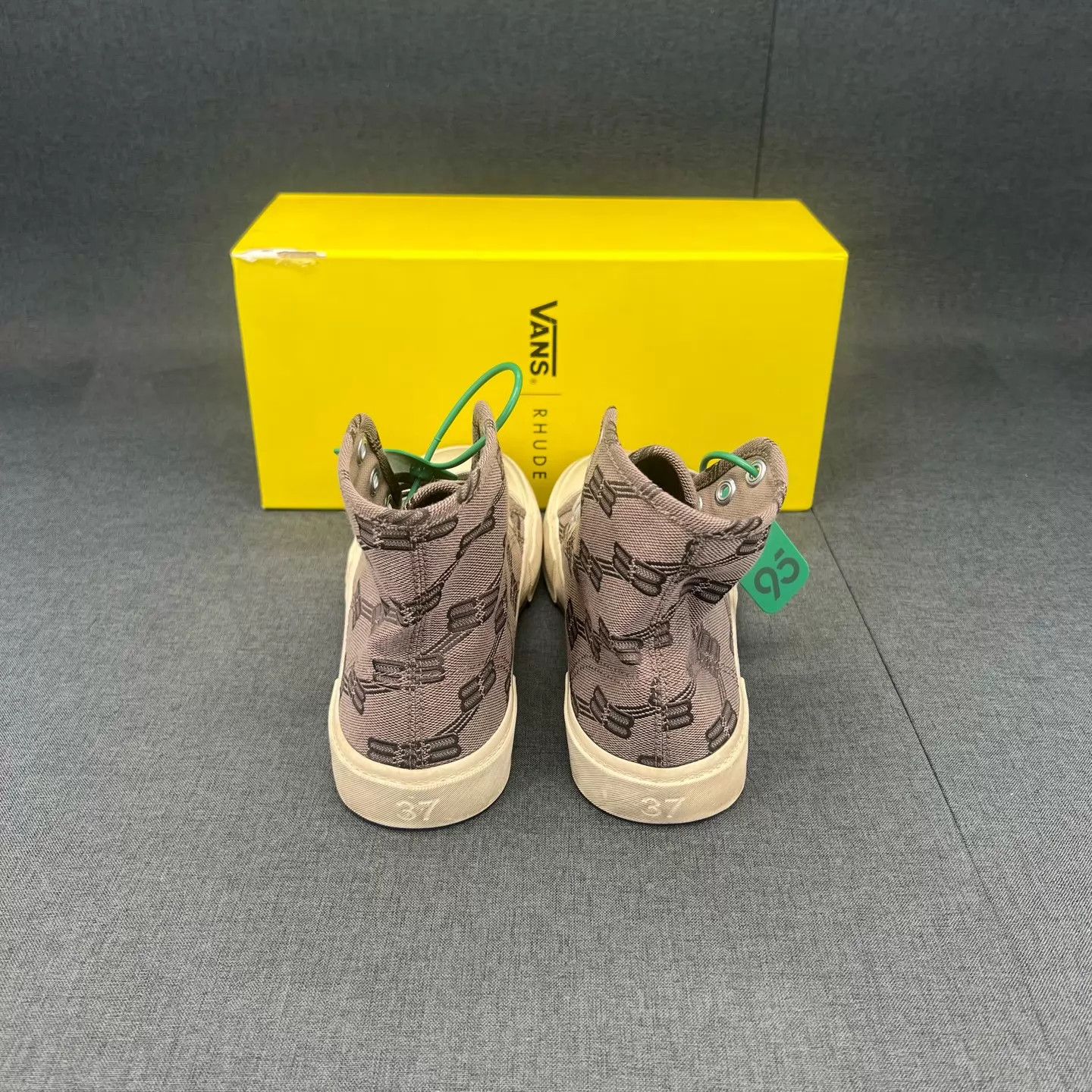 Balenciaga Balenciaga Allover Brown Distressed Sneakers 37 99 New Size US 7 / IT 37 - 8 Thumbnail
