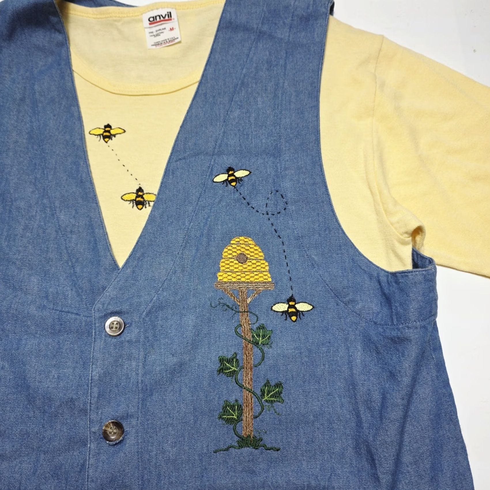 Anvil VINTAGE Bee Women’s T-Shirt Denim Vest Combo Small/Medium Yellow Blue 90's T-Shirt Women’s Size M / US 6-8 / IT 42-44 - 8 Thumbnail