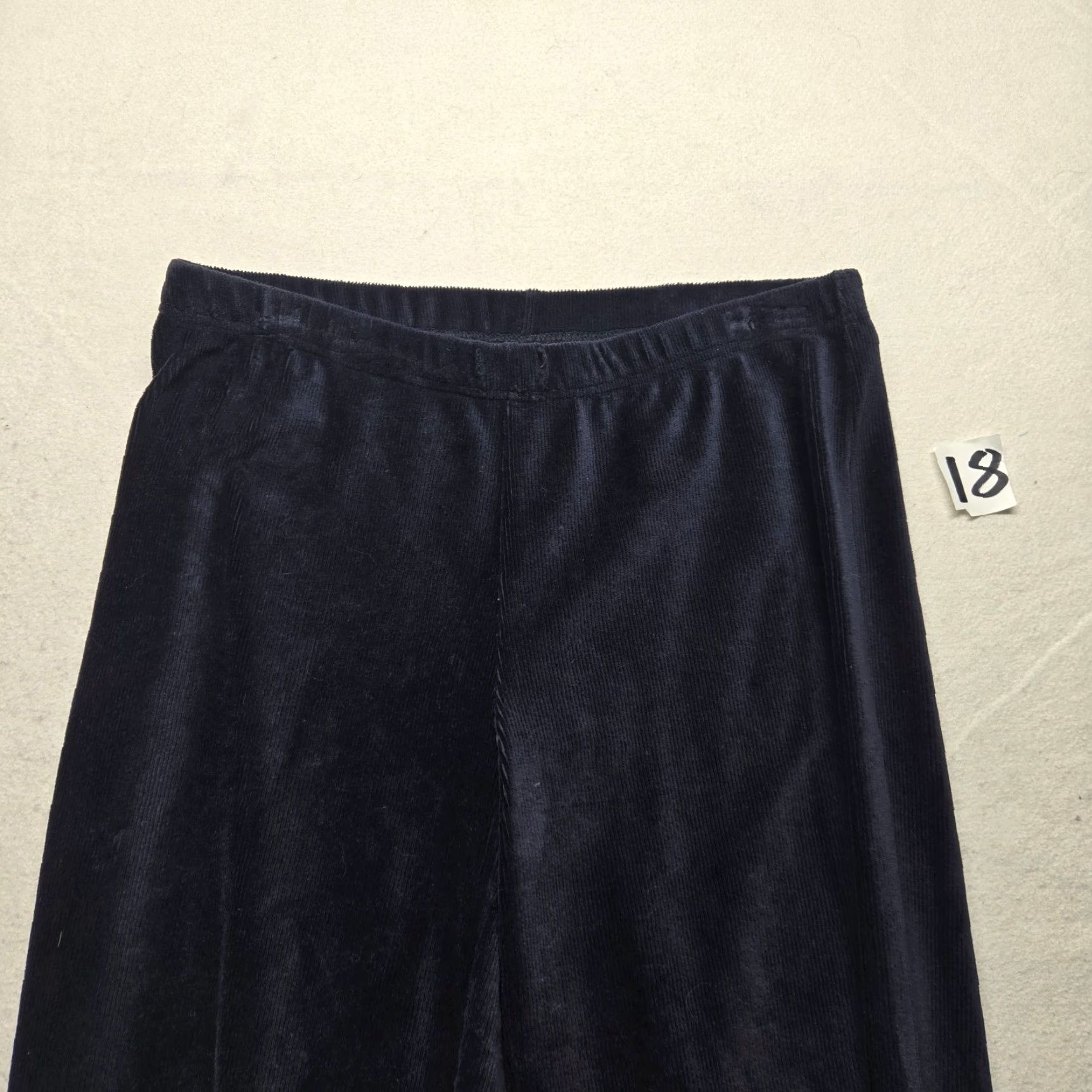 Vintage Sag Harbor Pants Vintage Black Velour Pleated Adult Women PL Petite Large Sag Harbor Slacks Velour Pants Women's Petite Black Velour Pants Size 36" / US 14 / IT 50 - 2 Thumbnail
