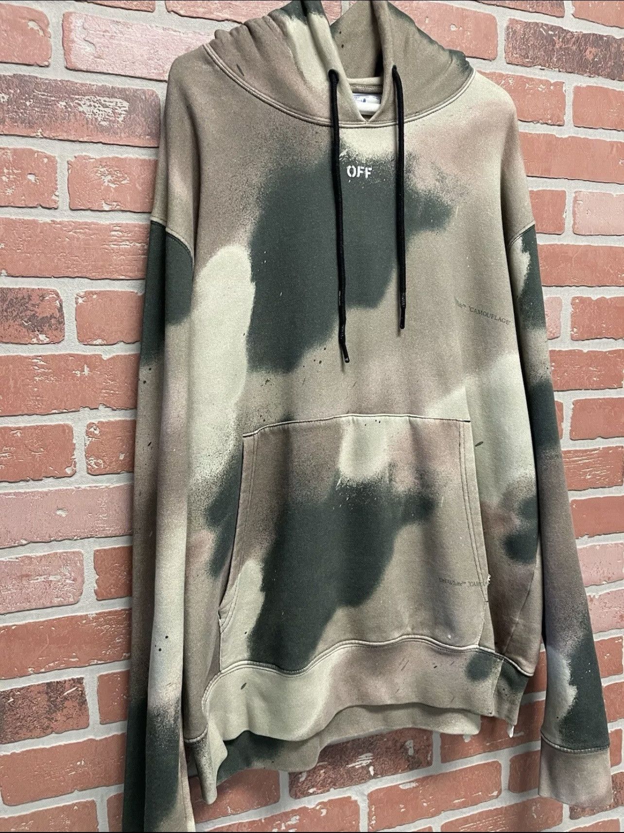 Off-White Size XXL - OFF-WHITE Camo Caravaggio Stencil Print Size US XXL / EU 58 / 5 - 2 Thumbnail