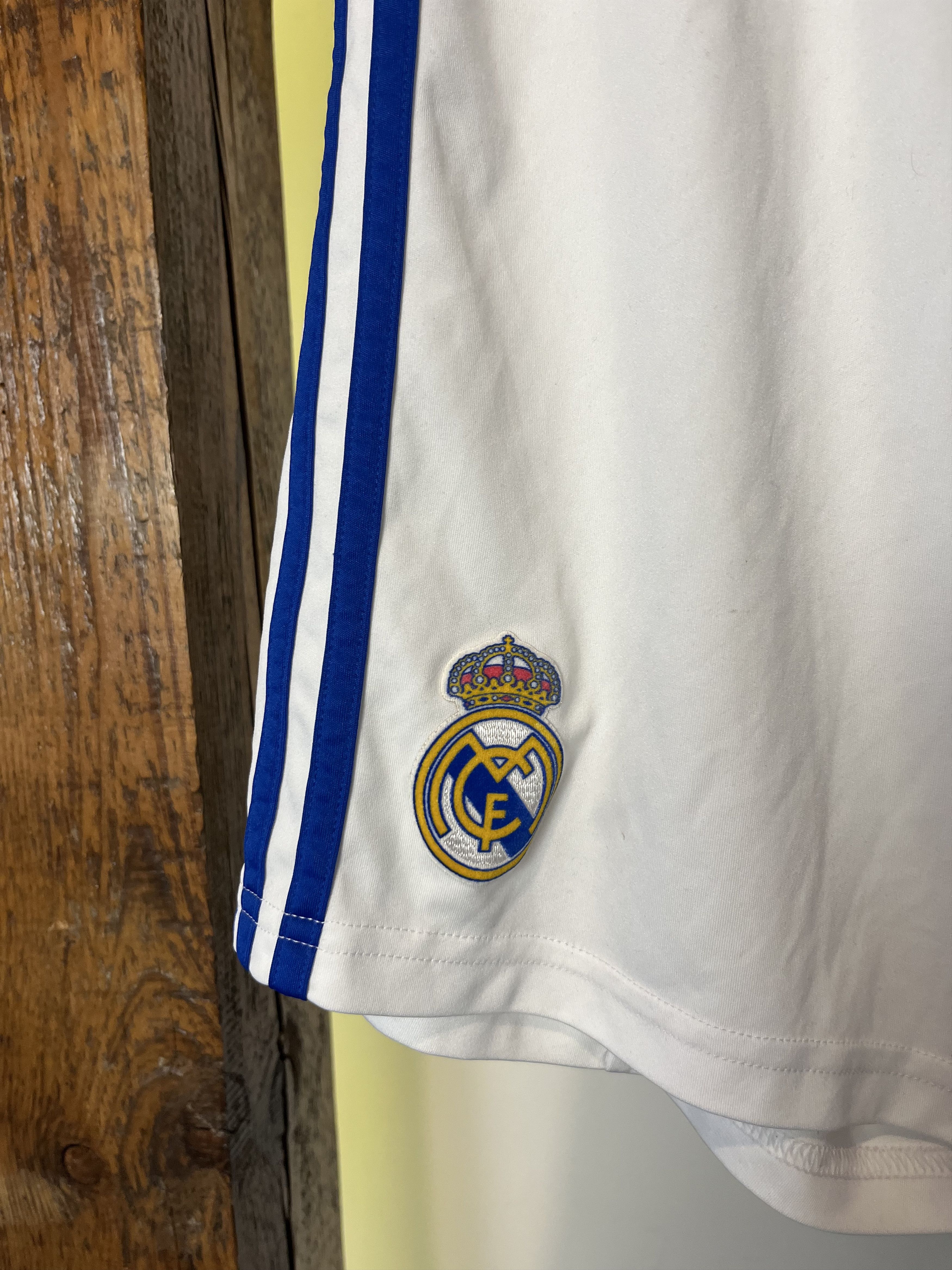 Adidas Adidas Real Madrid 2009/2010 Cristiano Ronaldo Debut Season Size US 32 / EU 48 - 4 Thumbnail