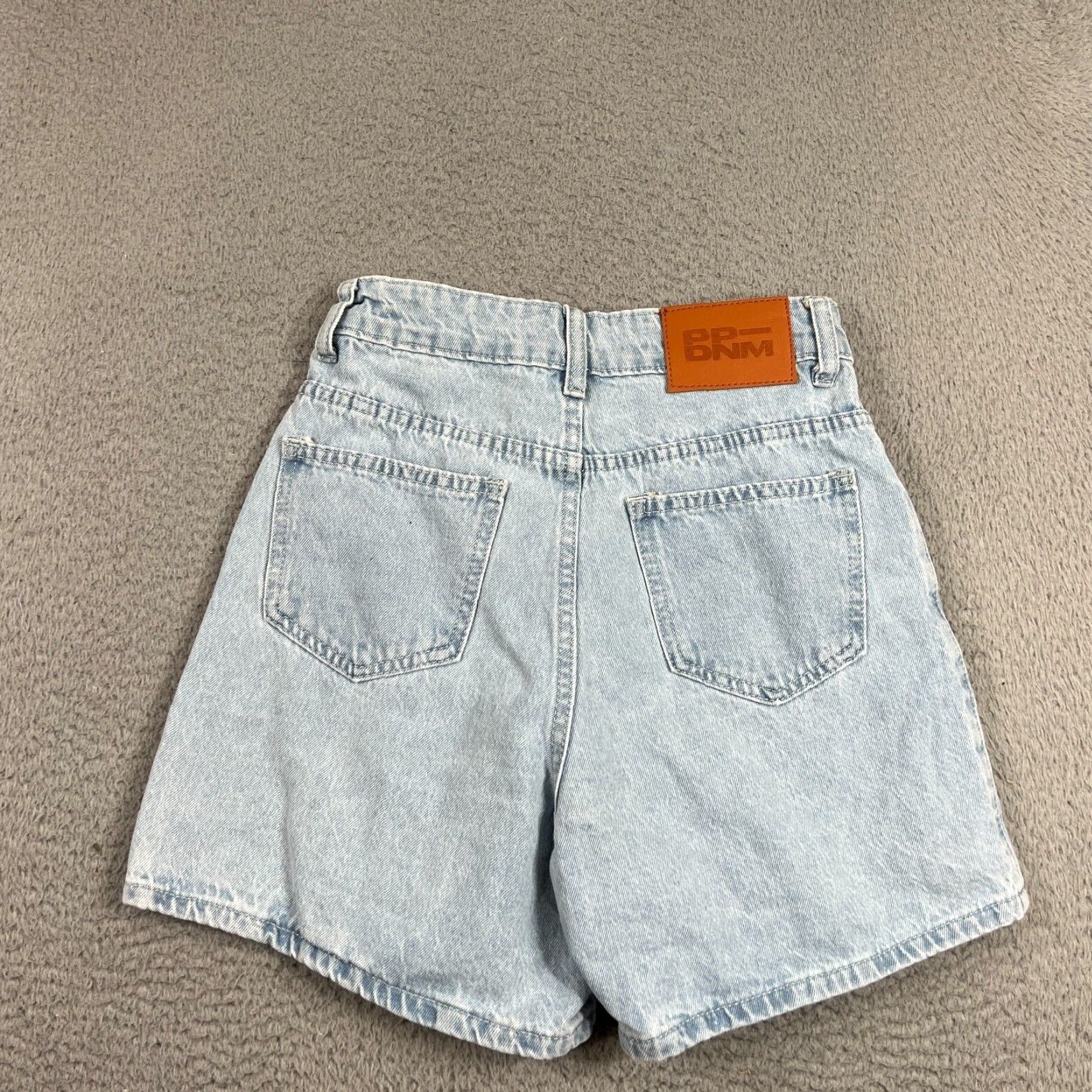 PRINCESS POLLY VINTAGE Princess Polly High Waisted Mom Jean Shorts Womens Size 2 Light Wash Blue Denim Size 26" / US 2 / IT 38 - 5 Thumbnail