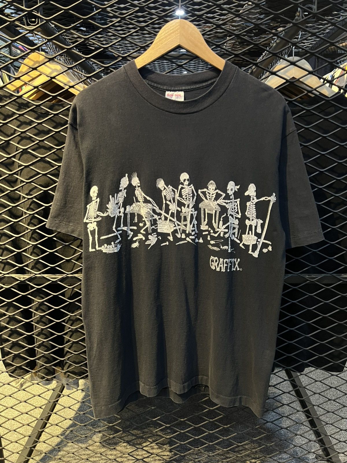 Vintage Vintage Graffix Skeleton 90s Shirt Size US L / EU 52-54 / 3 - 1 Thumbnail