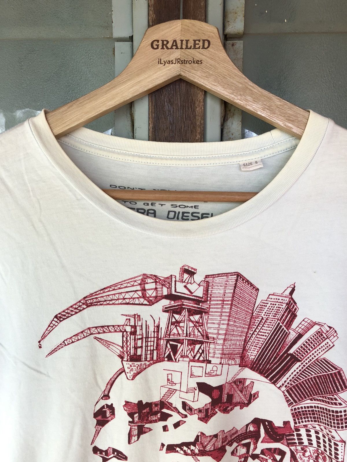 Diesel Vintage Diesel Punk Photo Shirt Tee Size US S / EU 44-46 / 1 - 11 Thumbnail