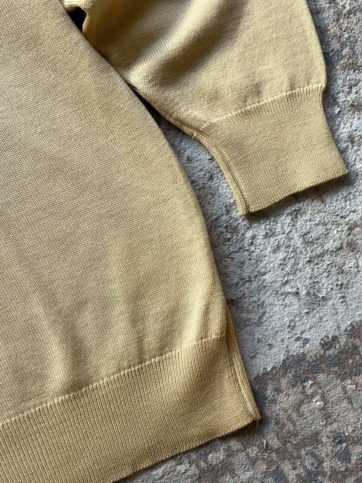 Burberry Burberry London Size 4 / S V Neck Sweater Size US S / EU 44-46 / 1 - 4 Thumbnail