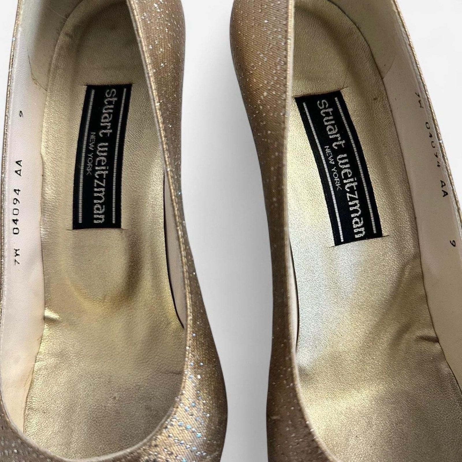 Stuart Weitzman Vintage Stuart Weitzman narrow width 8.5 heels gold glitter Size US 8.5 / IT 38.5 - 6 Thumbnail