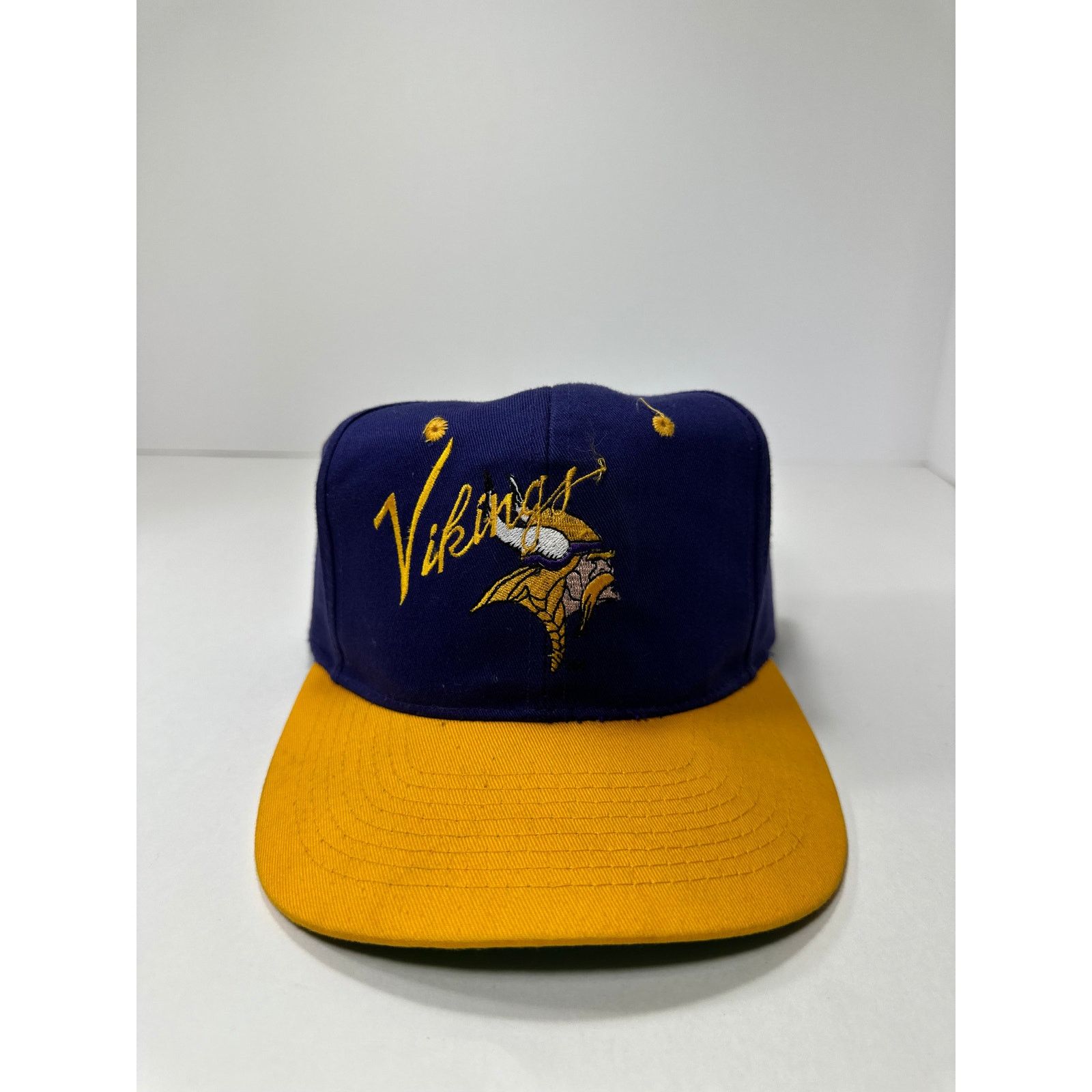 NFL × Vintage Vintage Minnesota Vikings 1990s NFL Snapback Hat Team NFL Size ONE SIZE - 1 Thumbnail